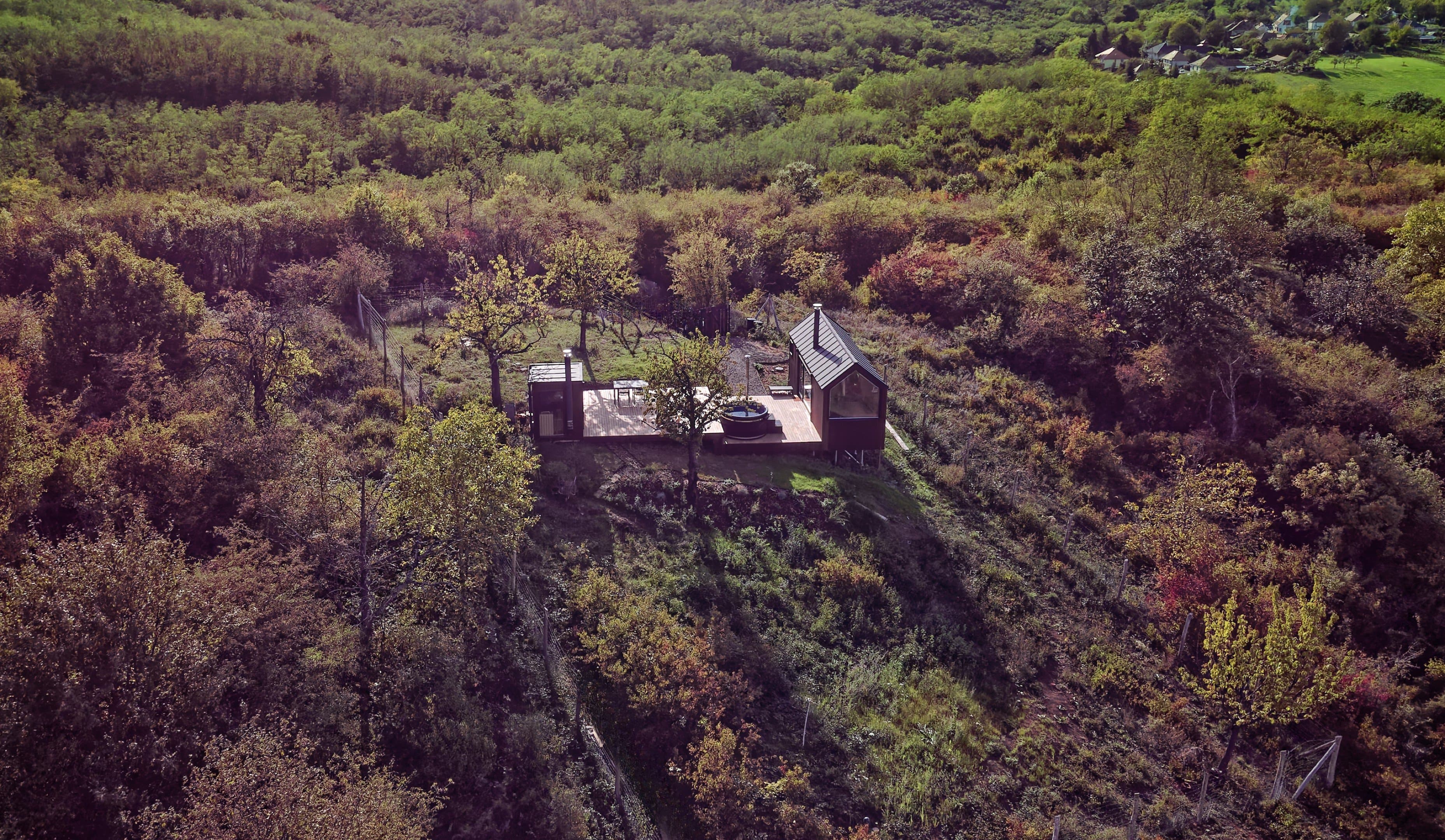 Légi felvétel a NestOff kabinról és környezetéről